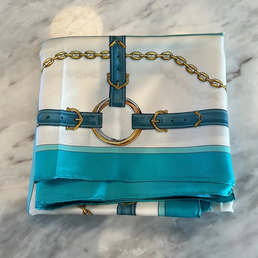 🎊BLACK FRIDAY DEAL🎊 Pre- loved CARTIER silk scarf - Picture 2 of 5